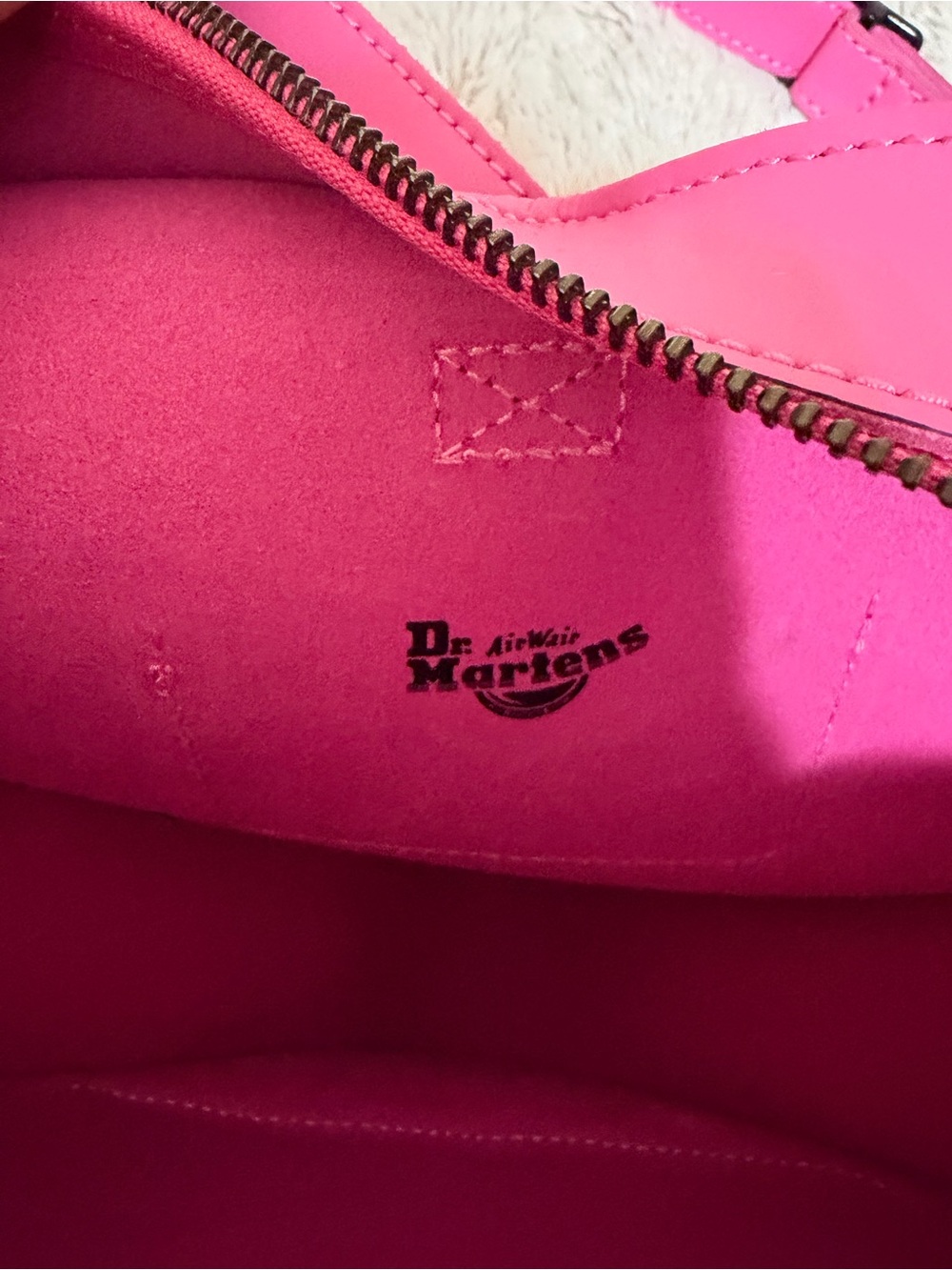 Dr.Martens Kiev Leather Heart Backpack - Picture 5 of 7
